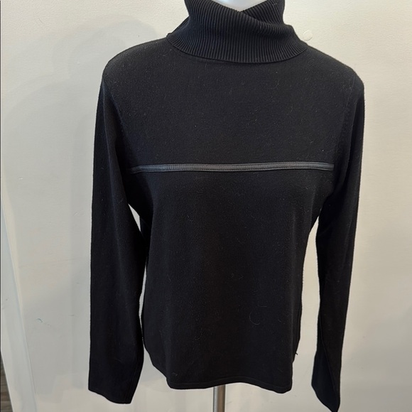 Escapade Medium Black Turtleneck Sweater - Picture 3 of 5